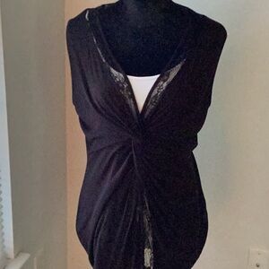 EUC Venus twist front top with lace trim